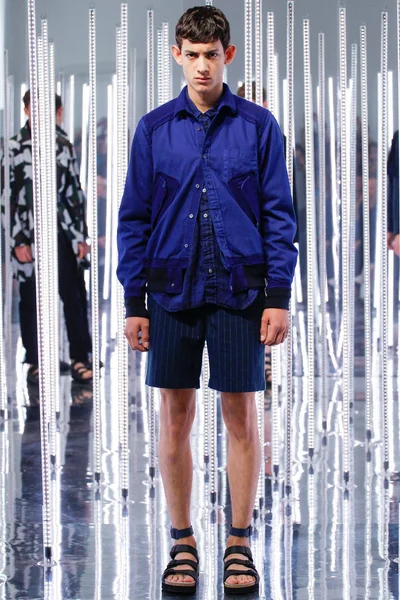 Look 16